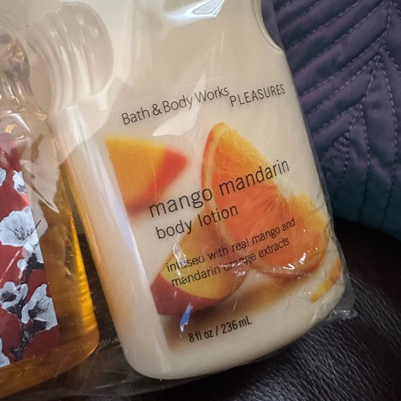 Bath and Body Works Mango Mandarin Lotion 8oz, With Japanes Cherry New & Sealed! - Picture 2 of 4